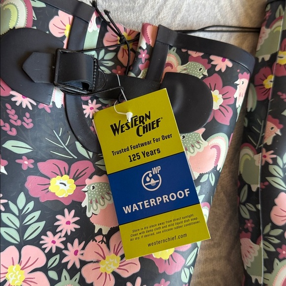 NWT Western Chief Women's Garden Play Tall Rain Boot Chicken/Floral pattern Sz:9 - Picture 3 of 12